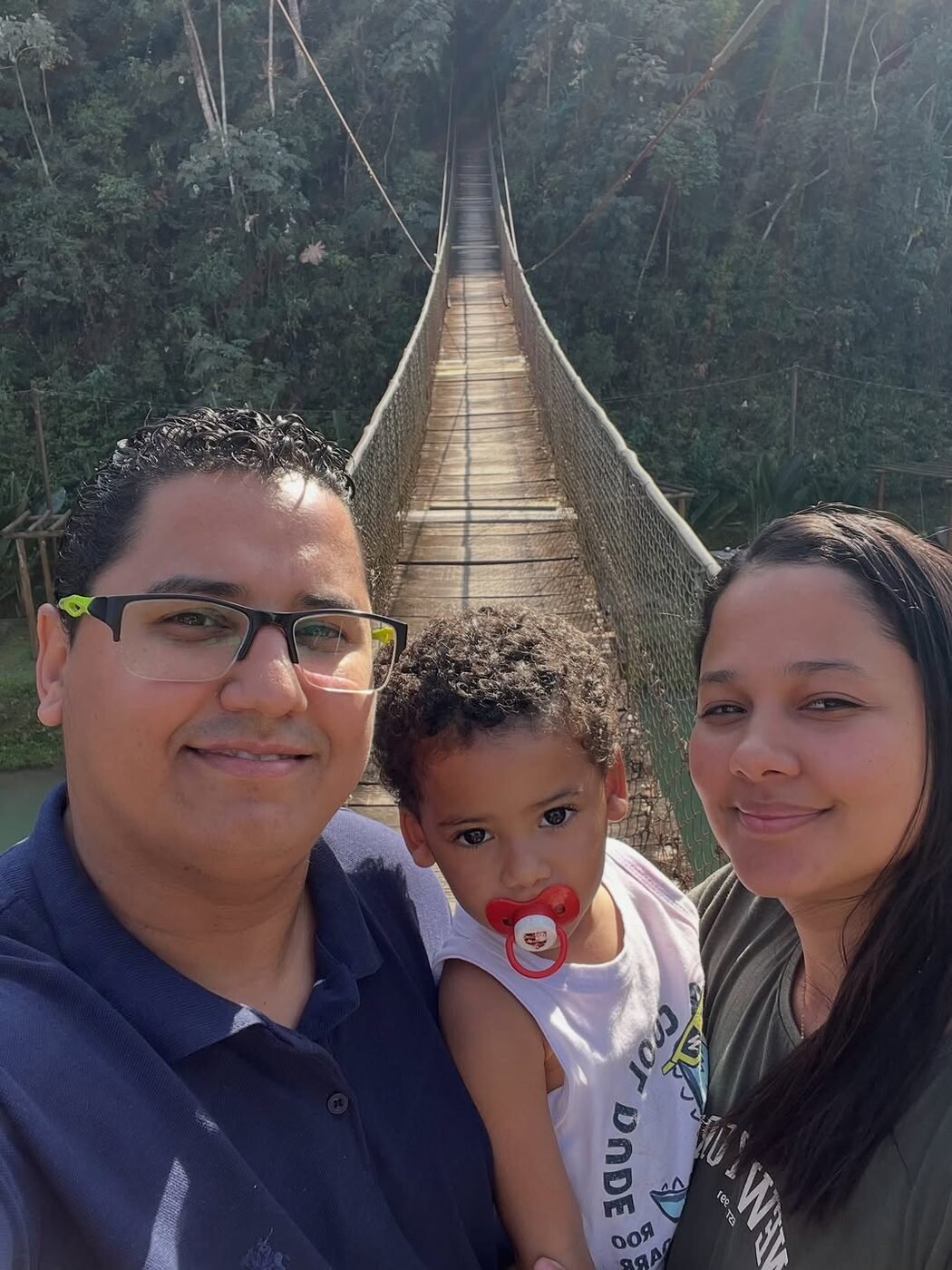Ponte suspensa na trilha do hotel fazenda